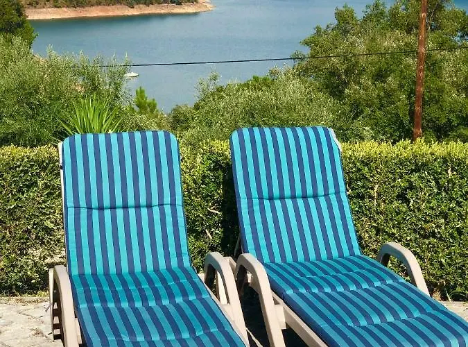 Lakeside Rest *